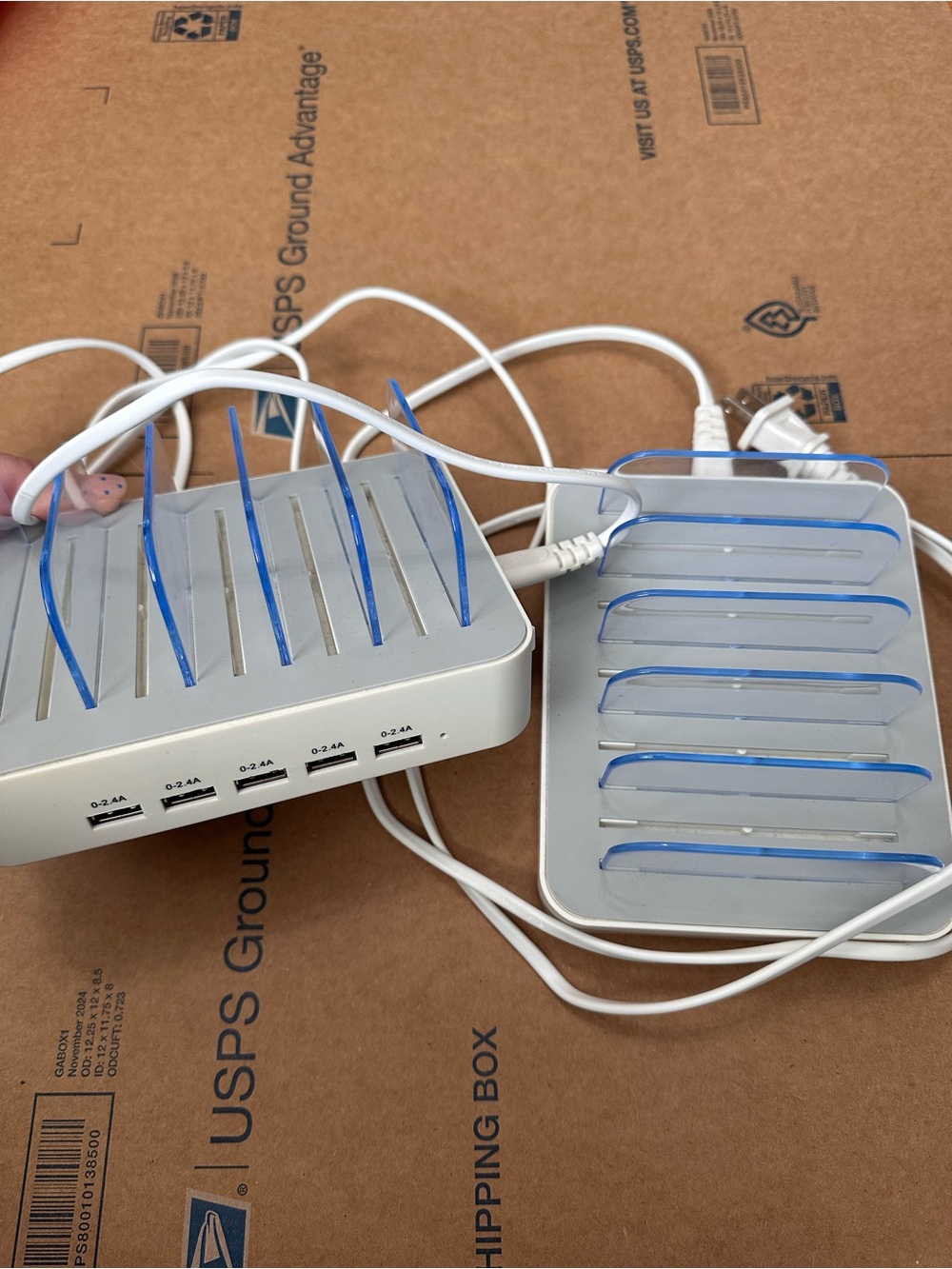 2 charging stations with 5 USB plugs and stand